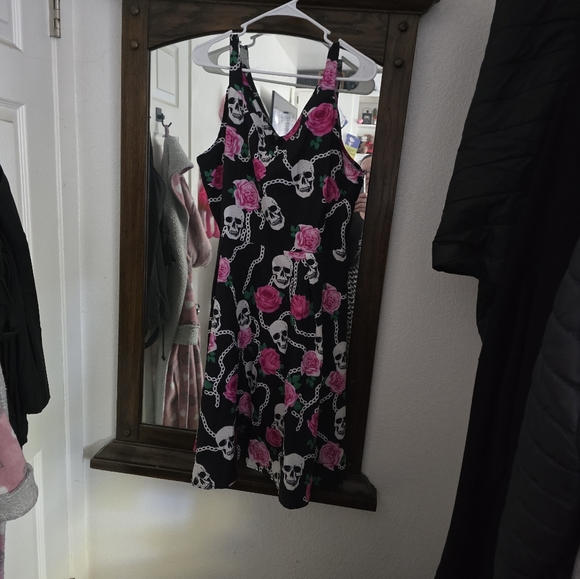 Skull & Roses Dress - Picture 2 of 4